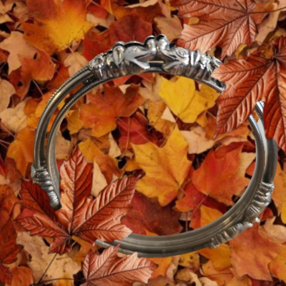 Vintage Rare Silver Tone Elephant Themed Bangle Bracelet with Clusters.